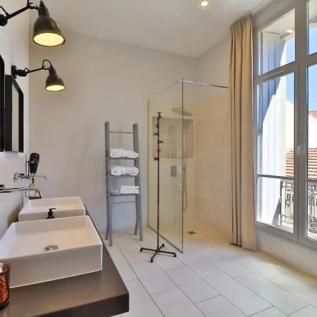 Meridia Oda ve Kahvaltı Nîmes